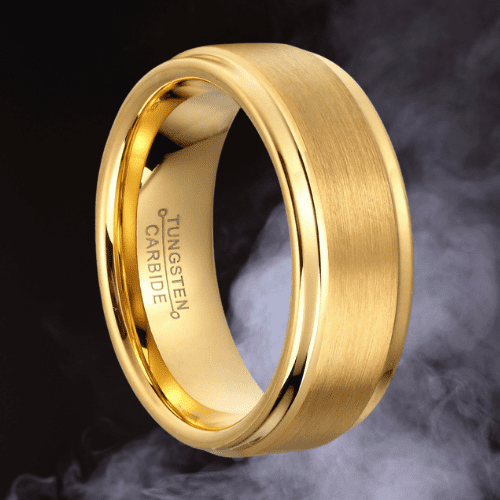 Bague en tungstène doré brossé et poli pour homme. Style moderne, design traditionnel, ajustement confortable de 6 mm et 8 mm.