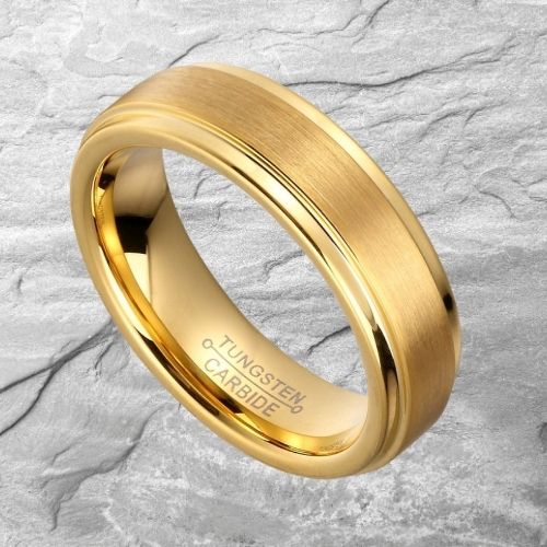 Bague en or brossé et or poli pour homme - Coupe confortable en carbure de tungstène