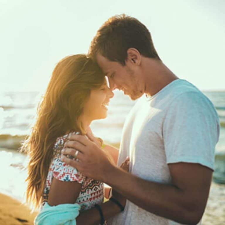 Couple s'embrasser