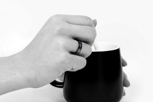 Bague en titane noir pour homme