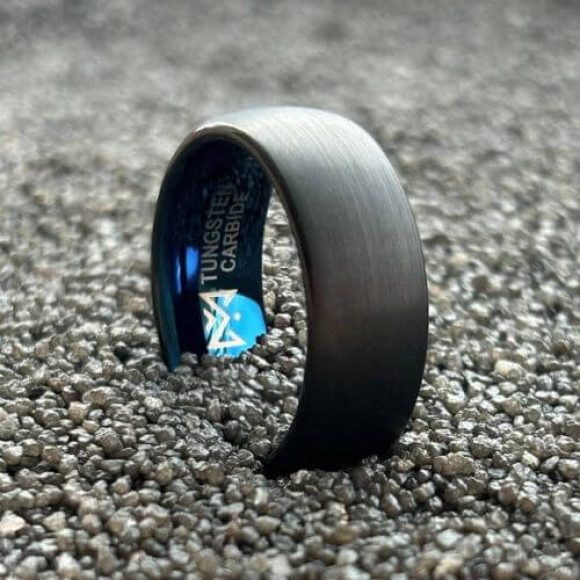Bague en tungstène noir avec intérieur bleu
