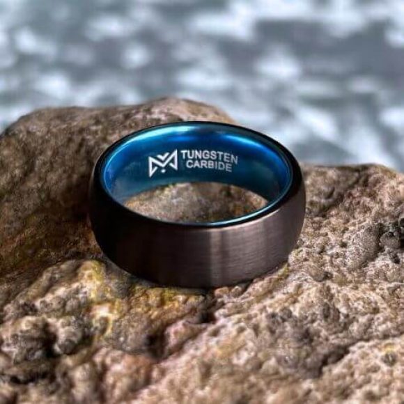 Bague en tungstène pour homme - noire avec intérieur bleu