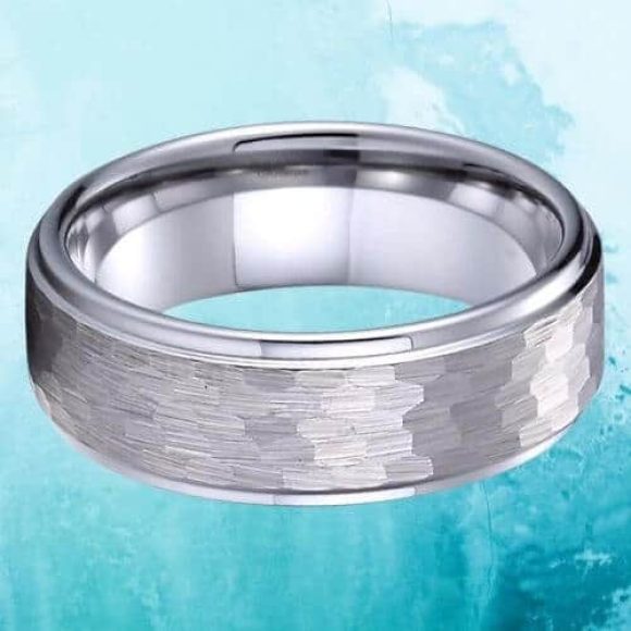 Bague en tungstène finition martelée argent pour homme