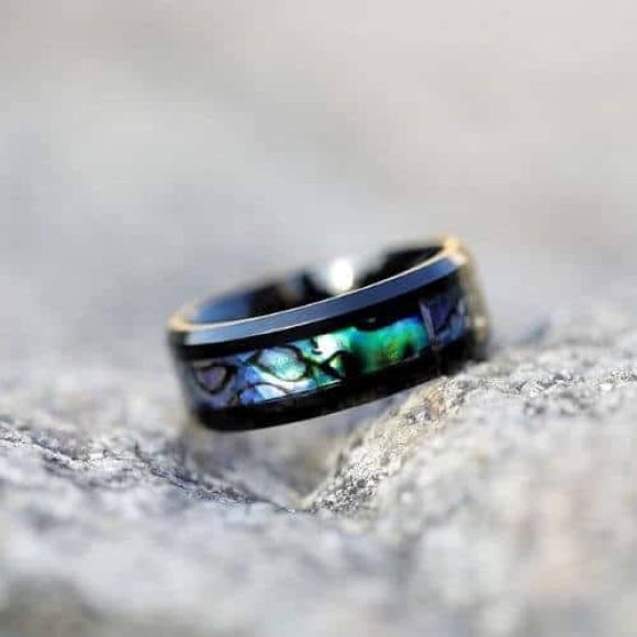 Bague pour homme en titane et coquillage d'ormeau 8 mm noir design de style moderne