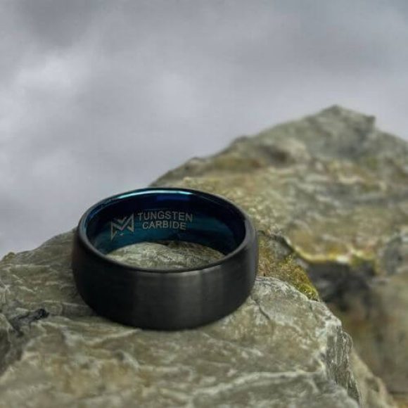 Bandeau noir de l'homme avec intérieur bleu