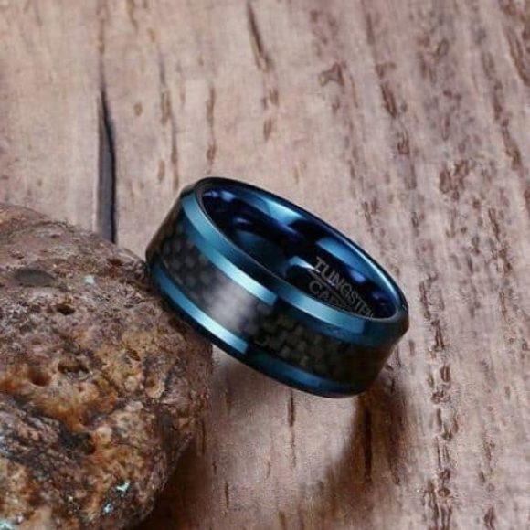 Bague en carbure de tungstène pour hommes - Bleue avec incrustation de fibre de carbone noire, design de style moderne
