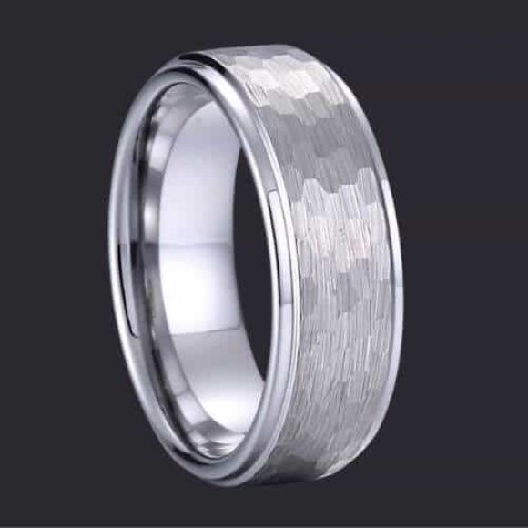 Bague homme en argent tungstène avec finition martelée 8mm