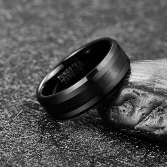 Esprit – Bague en tungstène poli et noir pour homme Bagues de fiançailles de mariage pour hommes, finition brossée noire, anneau en carbure de tungstène, bord biseauté