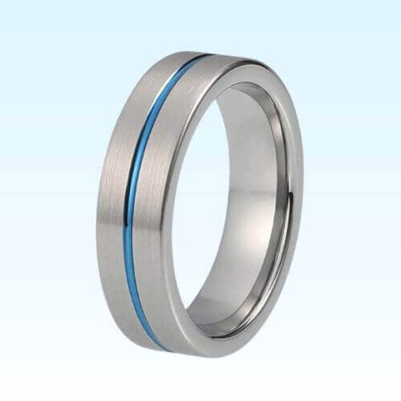 Bague en argent brossé avec une ligne bleue passant au centre