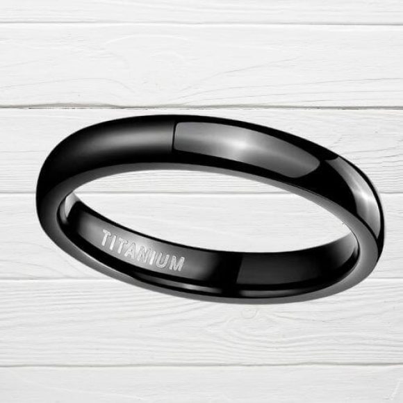 Bague en titane pour hommes de 4 mm en noir poli, design de style moderne et fin
