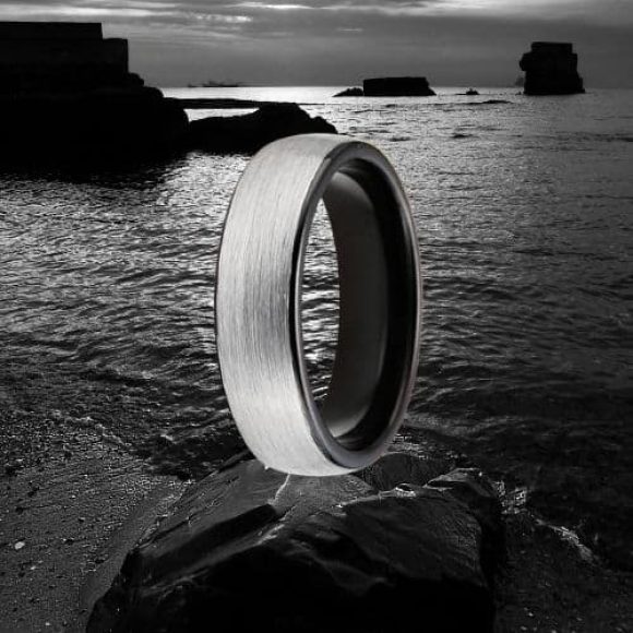 Bague en tungstène pour hommes - Coupe confort argent et noir