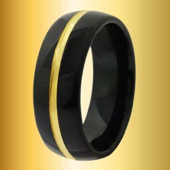 Bague en tungstène pour hommes - Noir avec rainure centrale dorée dans toutes les tailles