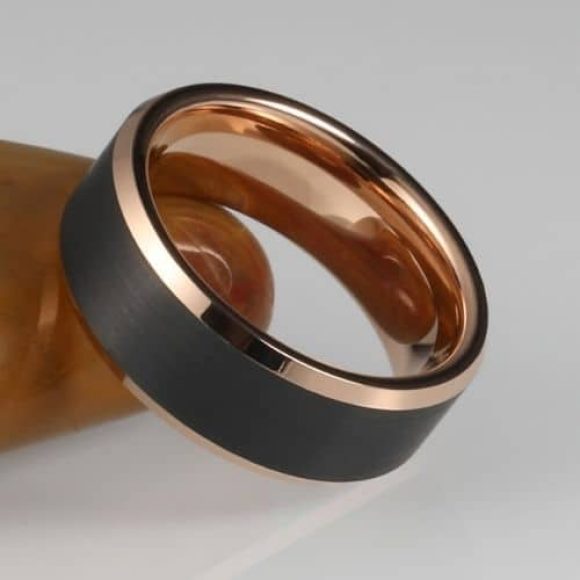 Bague élégante en noir et or rose pour homme, coupe confortable